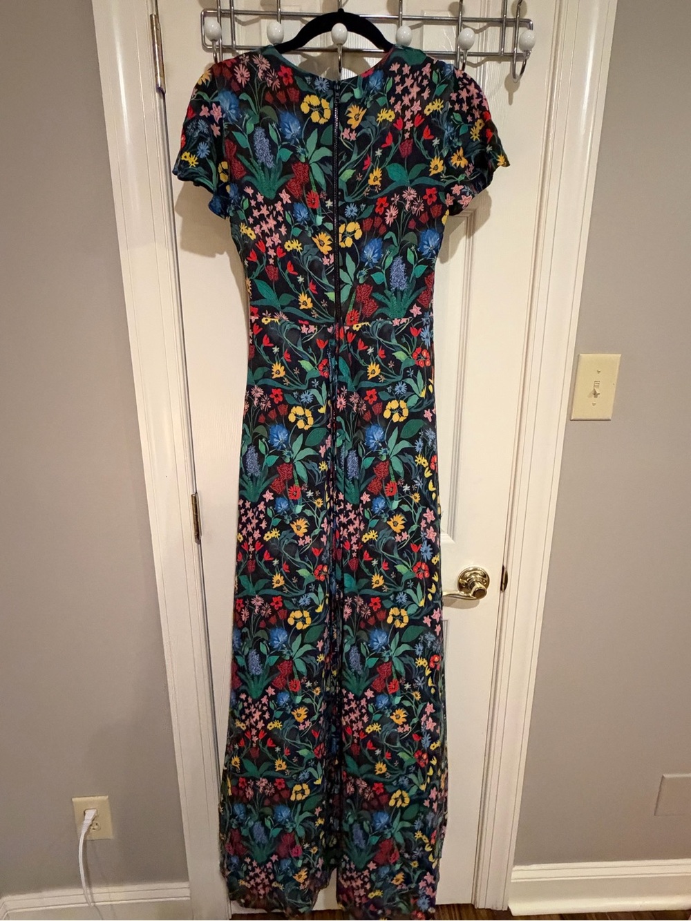 Alice + Olivia Adrianna Chelsea Flower Maxi Dress - Picture 3 of 6